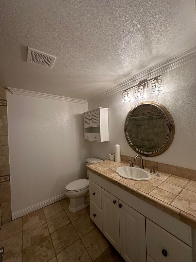 Building Photo - Stunning 4+3 pool home in Agoura Hills -Co...