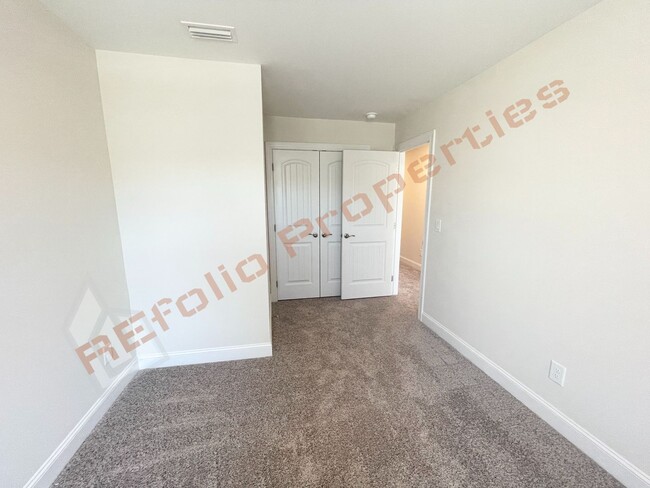 Building Photo - Gorgeous 3 Bedroom, 2.5 Bath, 1-Car Garage...