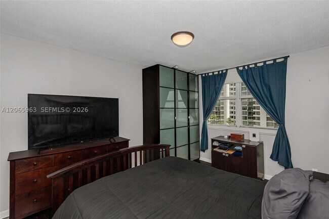 Building Photo - 770 Claughton Island Dr