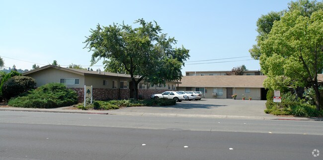 Primary Photo - GreenTree Apartments