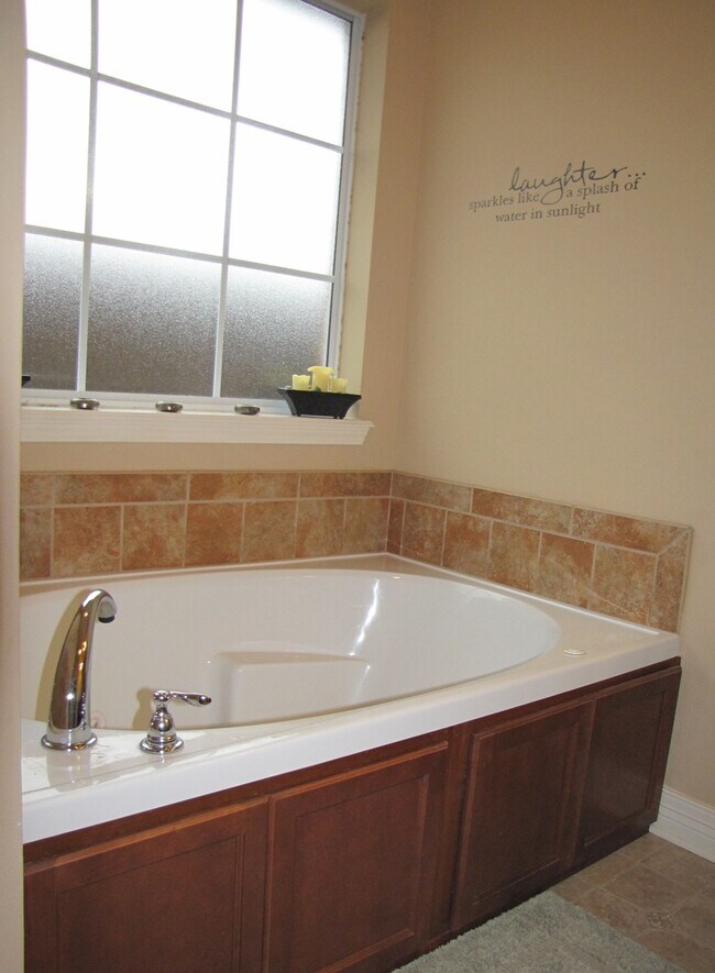 Building Photo - Savannah Place Beauty