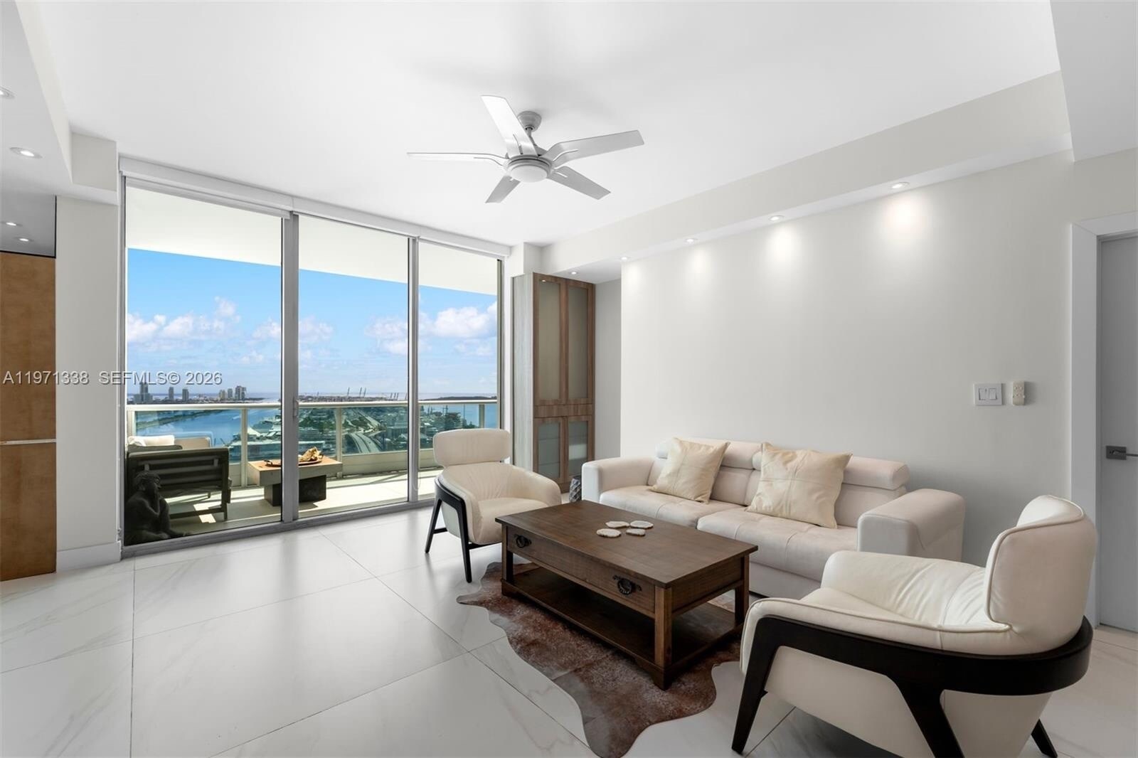 Building Photo - 900 Biscayne
