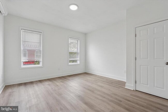 Building Photo - 2250 N Woodstock St