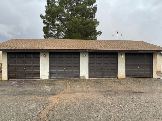 Building Photo - APPLE VALLEY- REFURBISHED 2 BEDROOM , 2 BATHROOM APARTMENT
