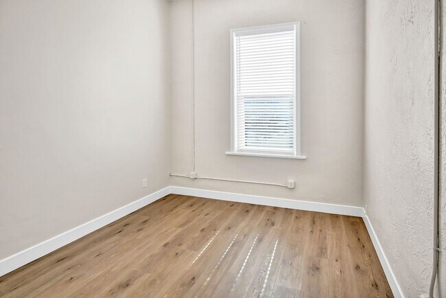 Building Photo - VINTAGE VAULT