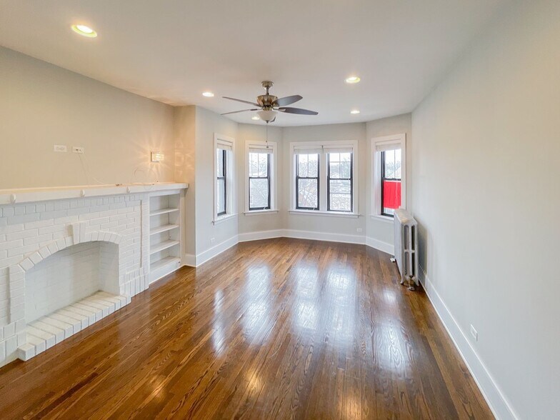 Primary Photo - 2215 W Foster Ave
