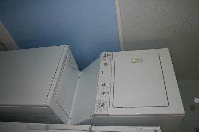 Building Photo - 412 W Polk St