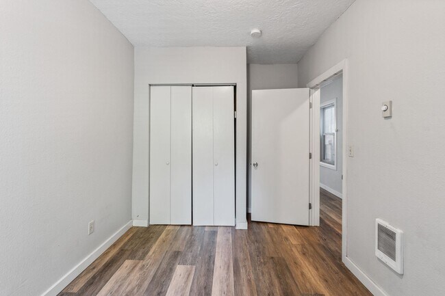 Building Photo - 1 BD available in the serene SW Hills