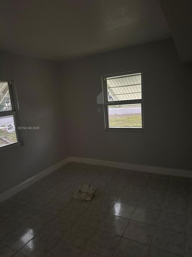 Building Photo - 1705 NE 157th Ter