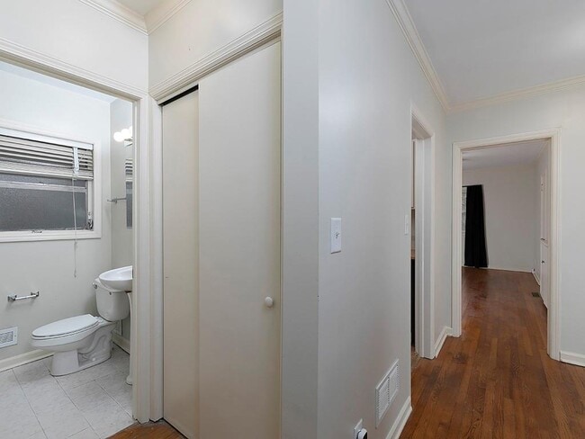 Building Photo - 438 Carriage Dr NE