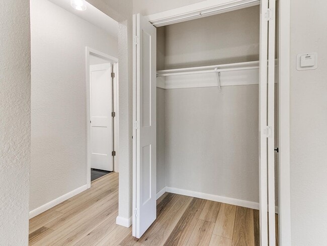 Building Photo - Newly Remodeled 2 Bed, 1 Bath Apt in Near ...