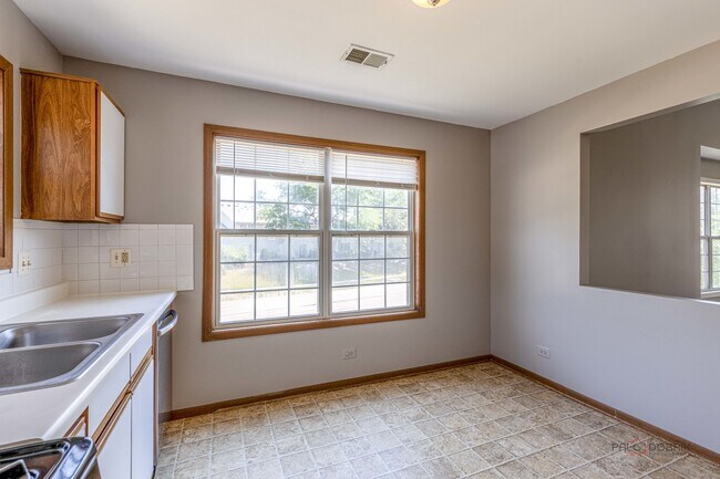 Building Photo - 2847 Heatherwood Dr