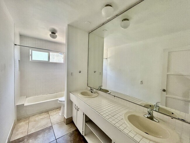 Building Photo - Charming 3 Bed 1 Bath For Rent *$400.00 Of...