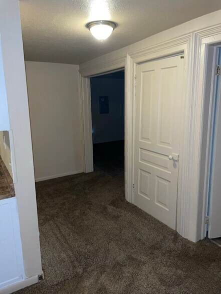 Building Photo - 101 S Comstock St