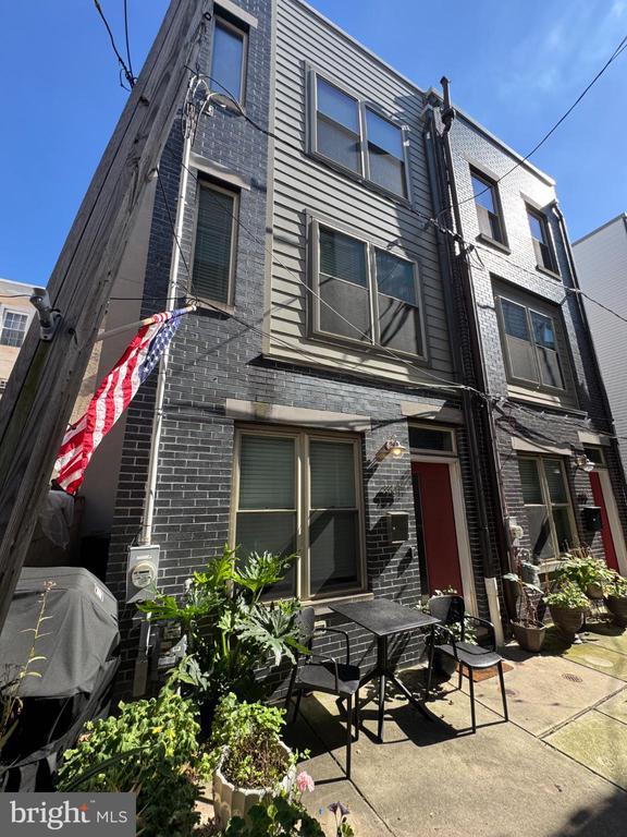 Building Photo - 901 S Schell St