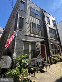 Building Photo - 901 S Schell St