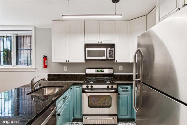 Building Photo - 1740 18th St NW