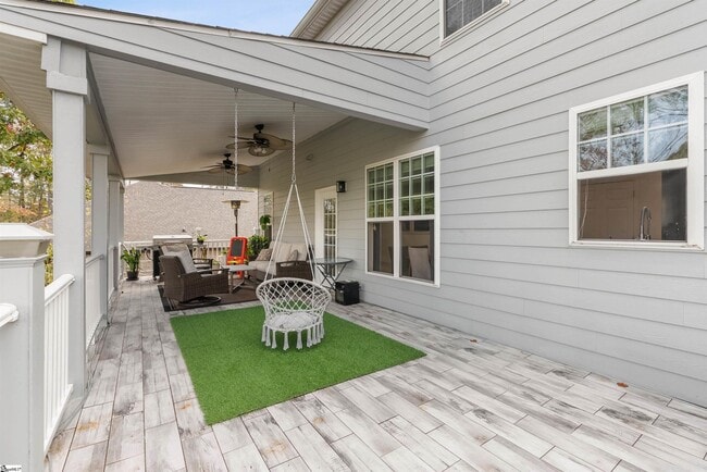 Building Photo - 154 S Lake Emory Dr