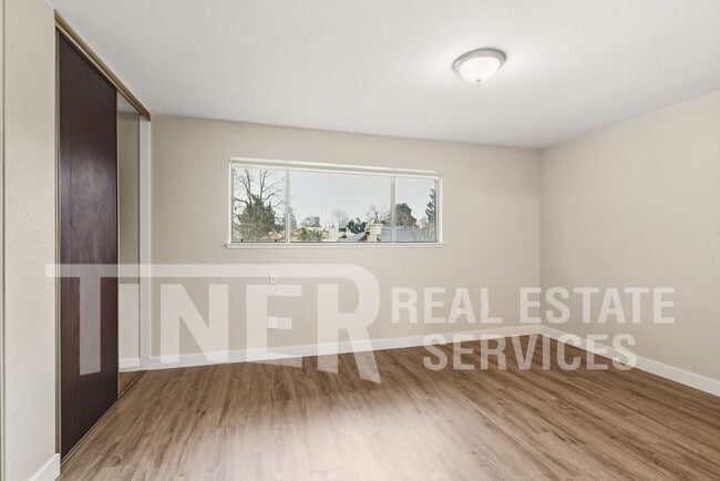 Building Photo - 6355 Villa Dr