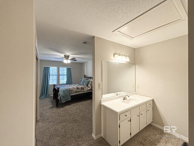 Building Photo - 200 Parma Dr