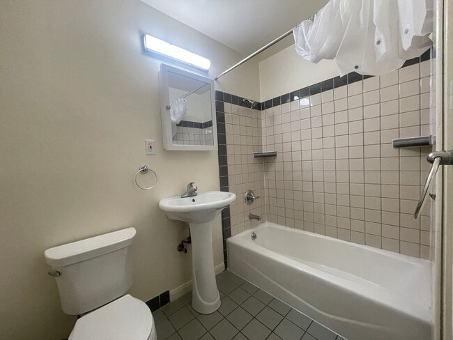 Building Photo - 1154 Kearny St