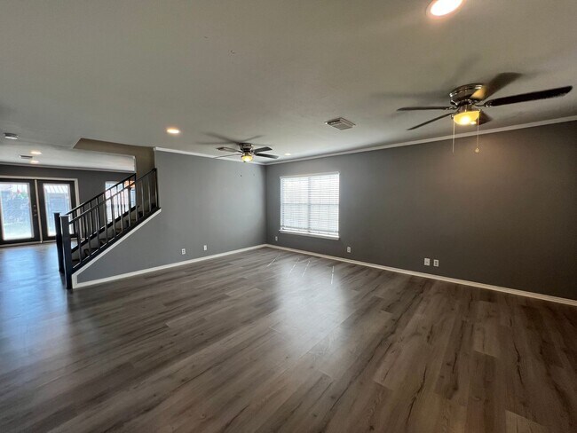 Building Photo - AWESOME Updated 4-Bed 2.5-Bath in Gruene C...