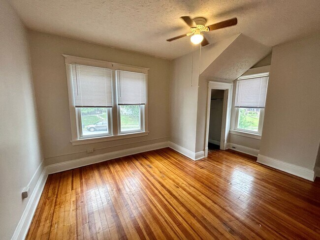 Building Photo - Norwood - Lovely, clean quiet 2+ bed 1.5 ba townhome