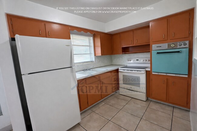 Interior Photo - 2617 Lincoln St Hollywood, FL 33020