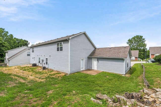 Building Photo - 5004-5006 Betty Jean Way
