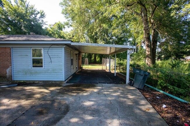 Building Photo - 2904 McLeod St