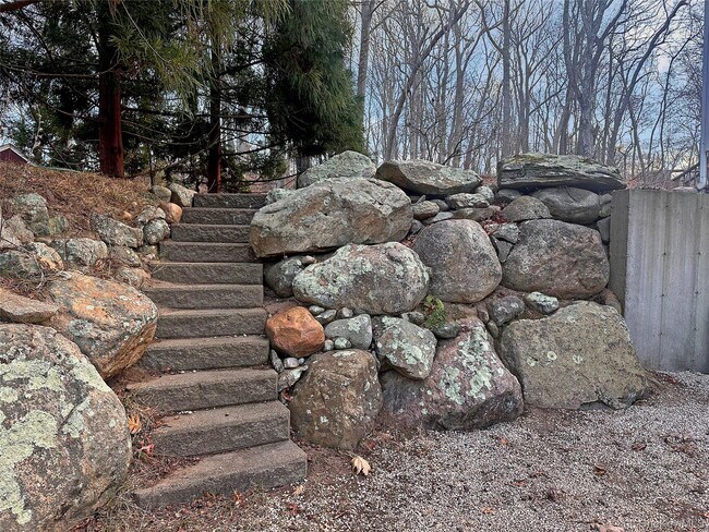 Building Photo - 12 Dogwood Ln