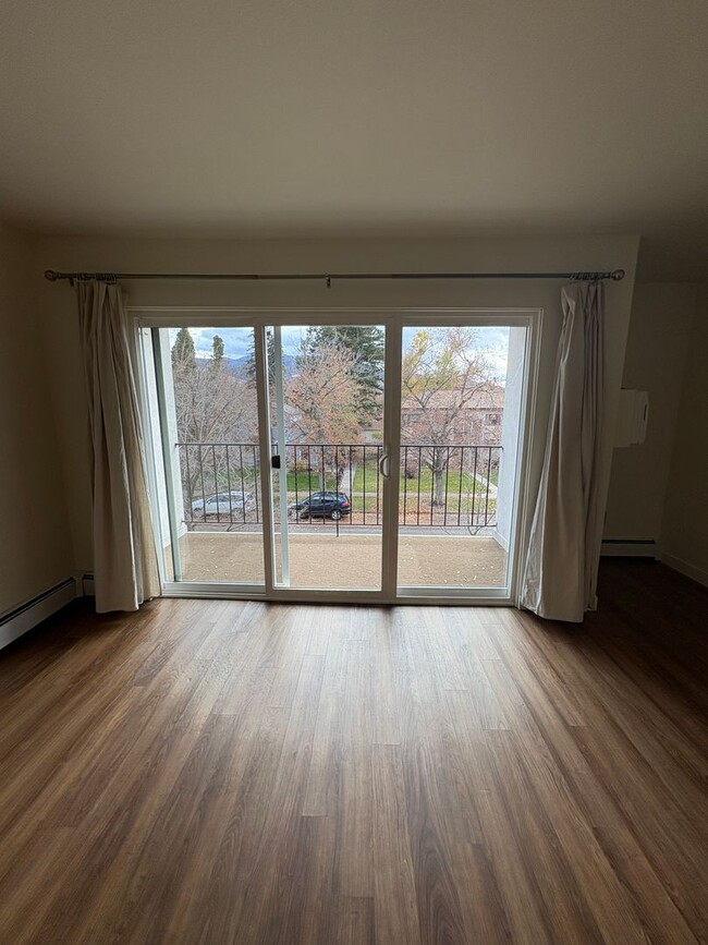 Building Photo - Spacious 2-Bedroom Apartment in 62+ Commun...