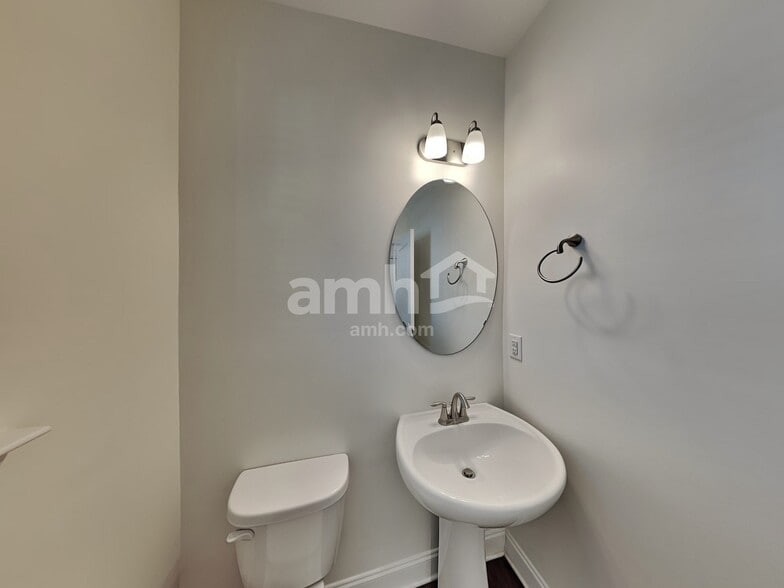 Building Photo - 174 Twin River Dr