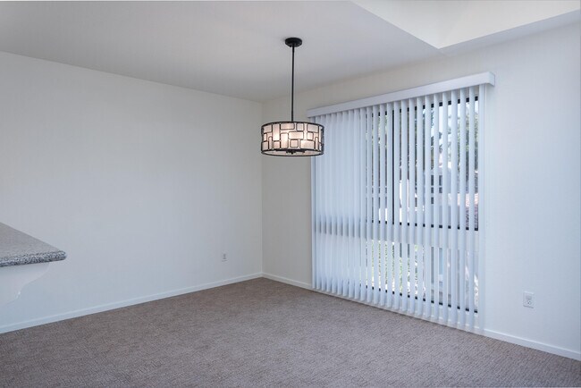 Building Photo - 35200 Cathedral Canyon Dr