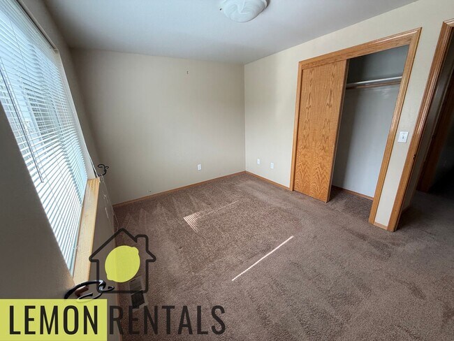 Building Photo - Three bedroom 2 bath house for rent