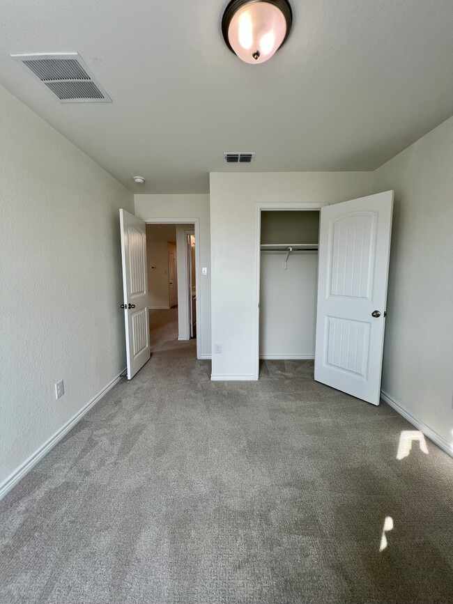 Building Photo - 14839 Vance Jackson Rd