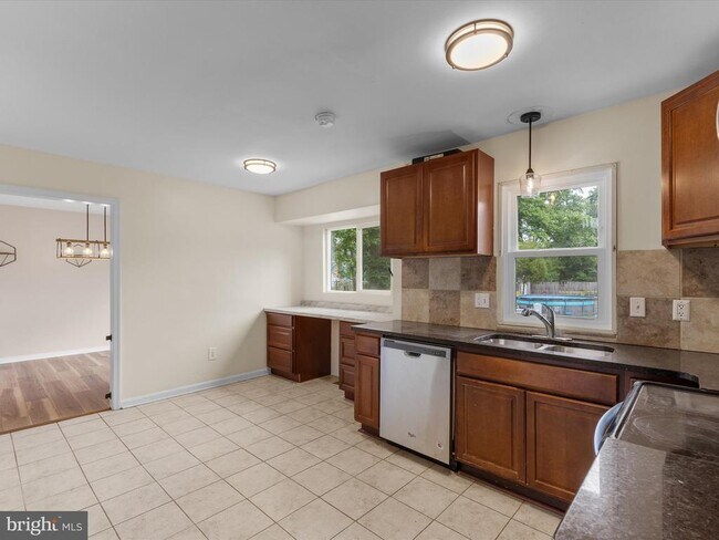 Building Photo - 1001 Archery Dr
