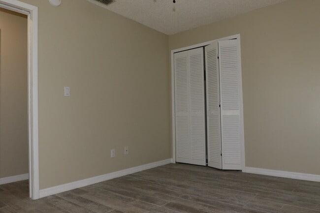 Building Photo - 1510 W Riviera Dr
