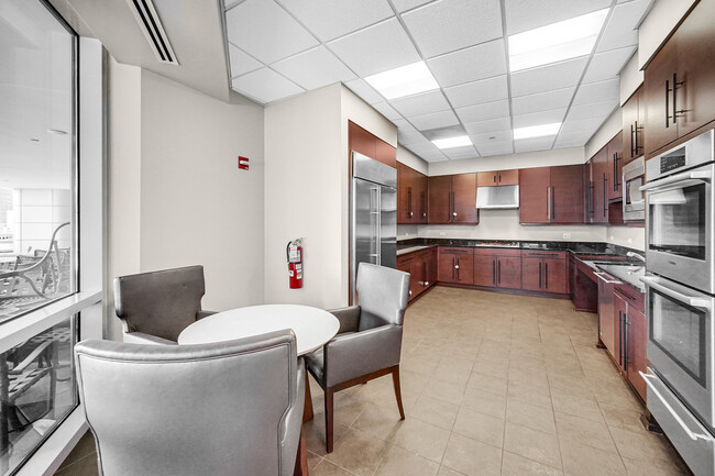 Building Photo - 1201 S Prairie Ave