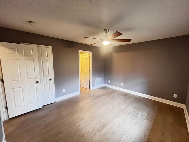 Building Photo - Beautiful 4 Bedroom and 2.5 Bath Home