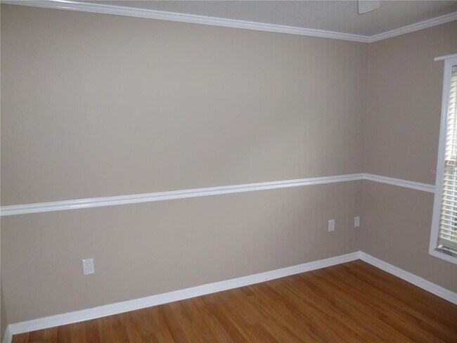 Building Photo - 616 E 1st St