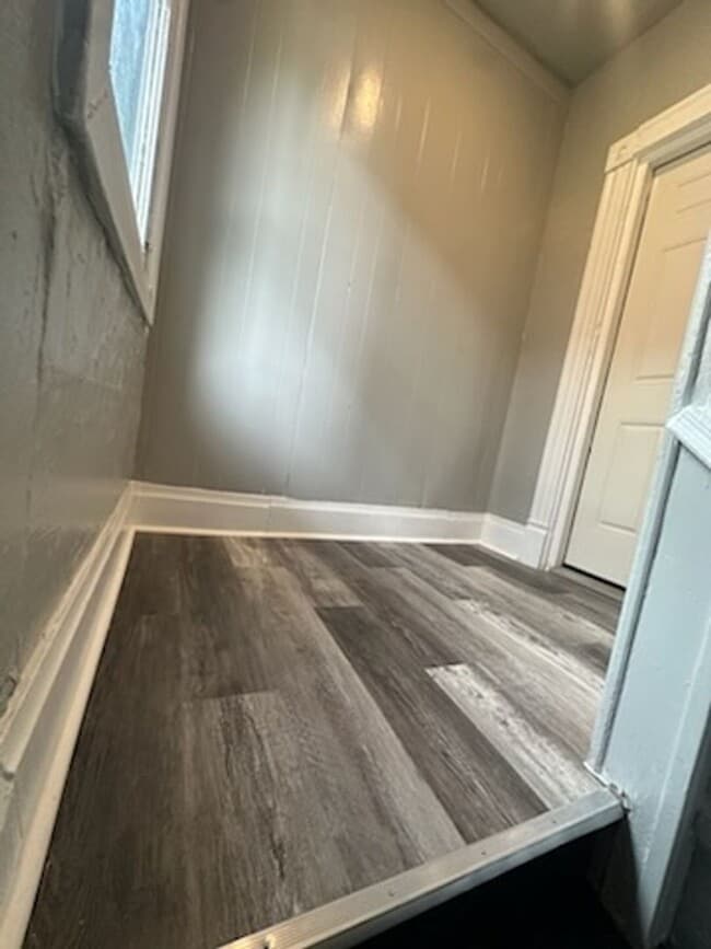 Building Photo - Newly updated 2 bedroom 1 bath apartment for rent