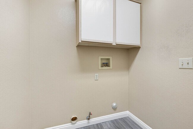 Building Photo - 55+ Age Qualified Community! Sun City Summerlin!!