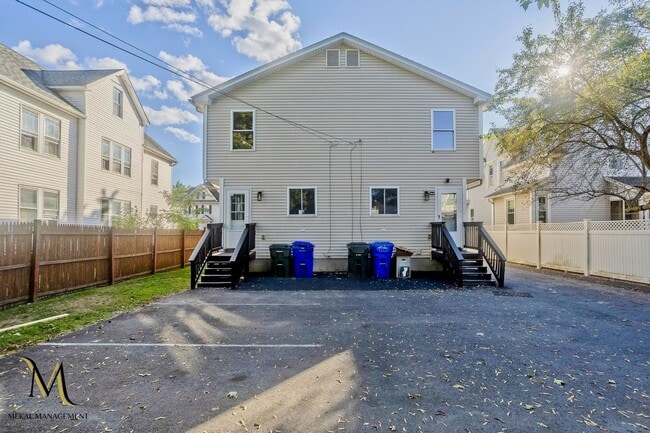 Building Photo - Newly Renovated Duplex Apt | All New Appliances + Off Street Parking