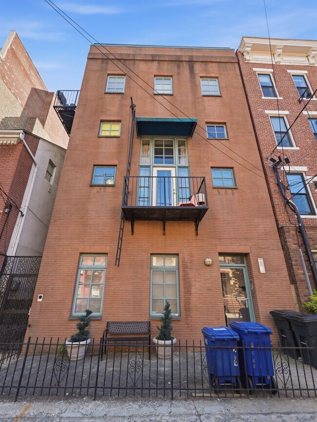 Building Photo - 219 Bloomfield St