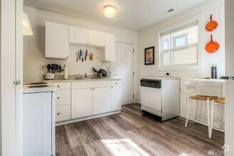Building Photo - Columbia City Triplex