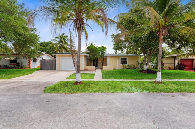 Building Photo - 842 SW 68th Ave