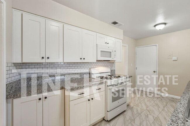 Building Photo - 1309 Shadowglen Rd