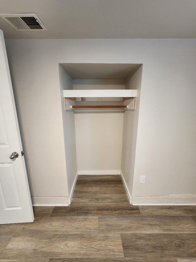 Building Photo - 3BR With Newer Updates
