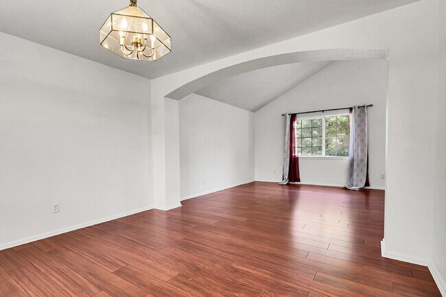 Building Photo - $2,650.00 - 4 Bedrooms, 2.5 Bathrooms, Sin...